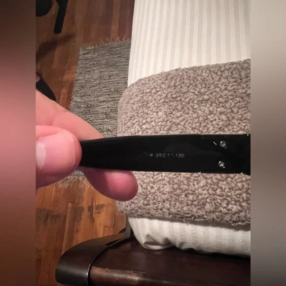 Excellent Used Condition | Liz Claiborne Women’s Sunglasses - Picture 7 of 7